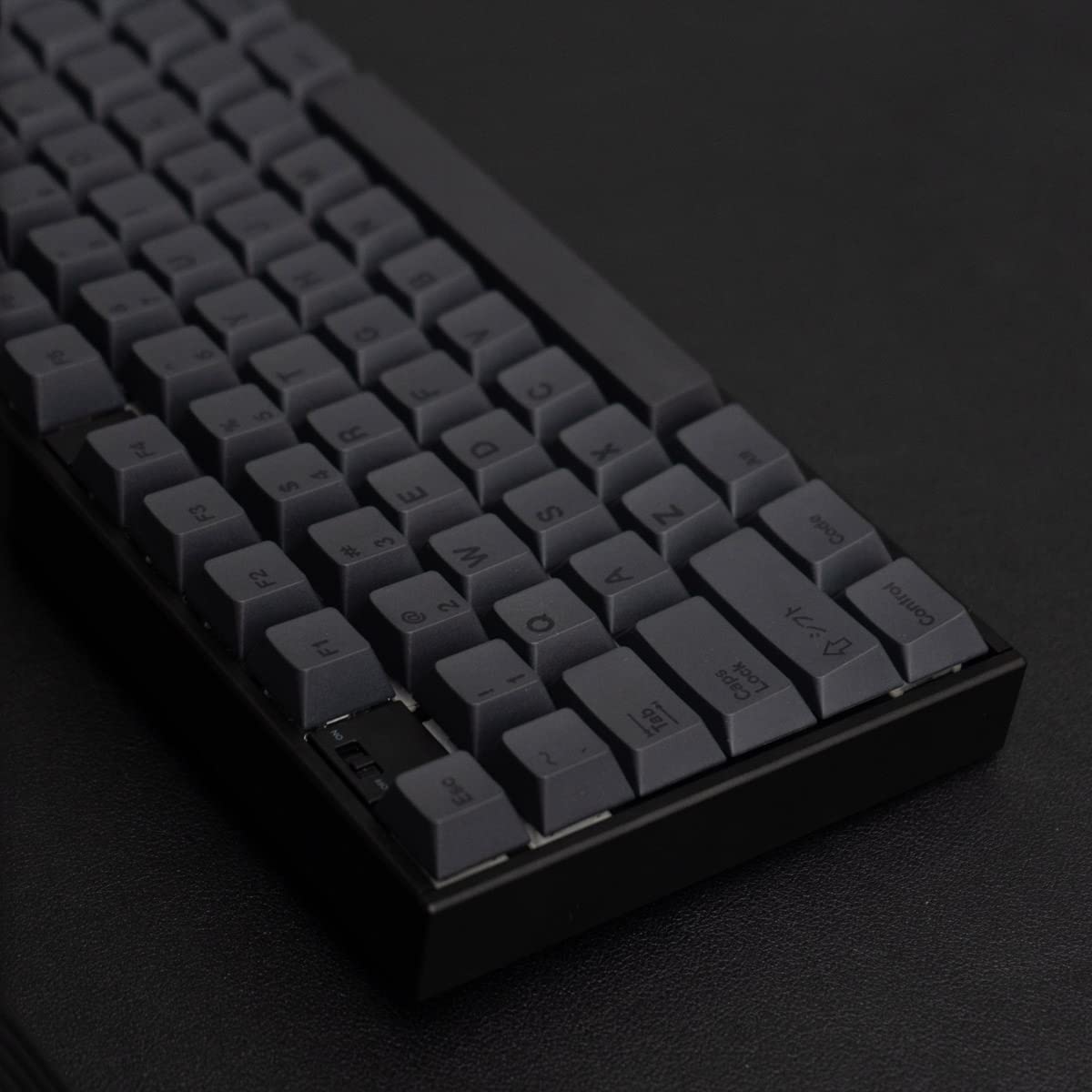 Amazon | PBT キーキャップ 60% - ブラック 142キー キーキャップ